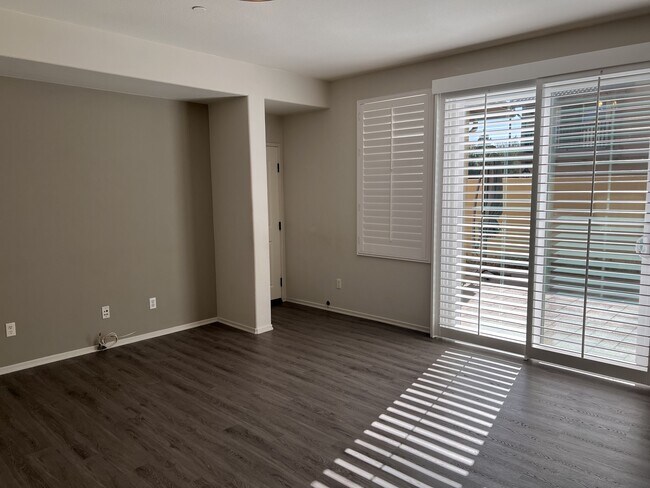 Building Photo - 8090 Cornwall Ct