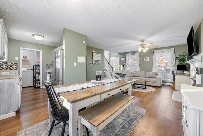 Building Photo - 1700 Cedar Springs Cir