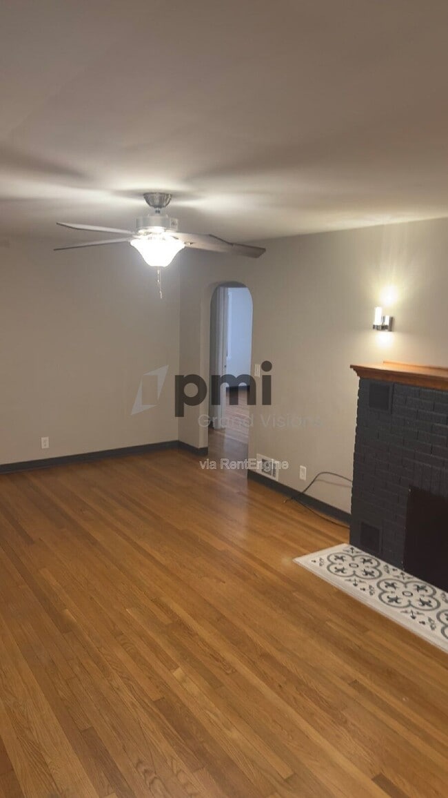 Building Photo - 1528 Division St