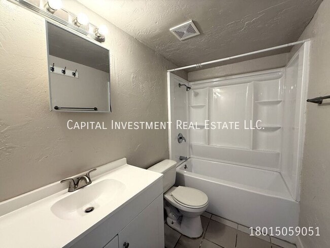 Building Photo - 2531 S Parkcrest Dr