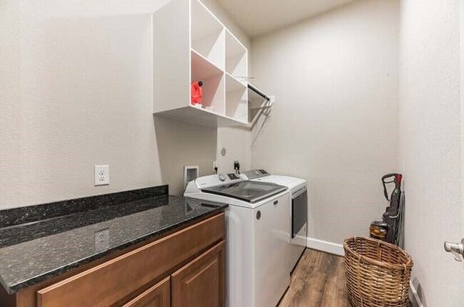Building Photo - 338 Mistletoe Ridge Ct