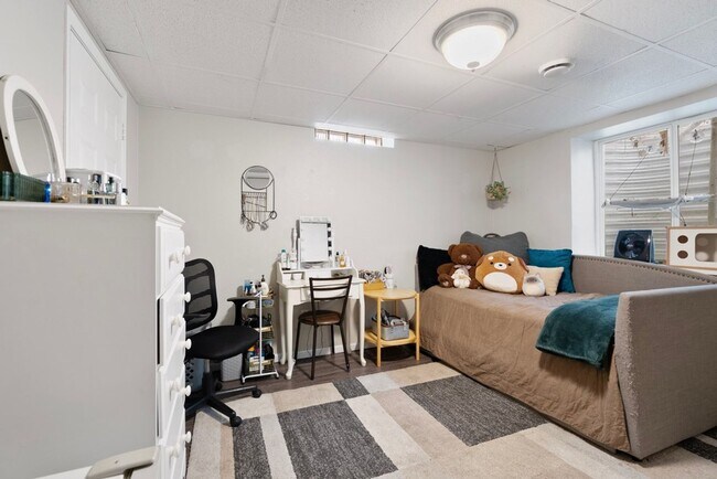 Building Photo - 603 W 18th St