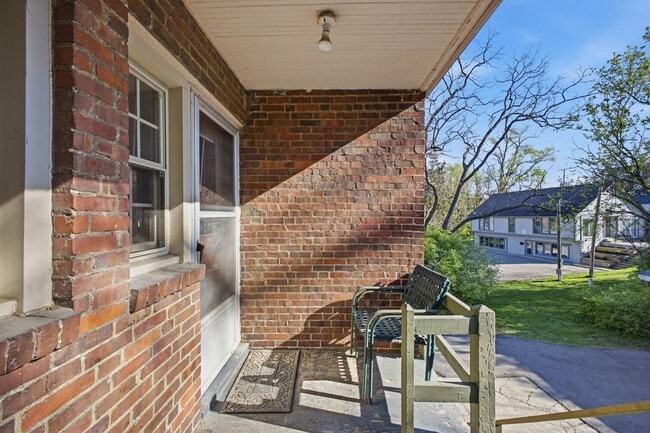 Building Photo - 25 W Tulane Rd