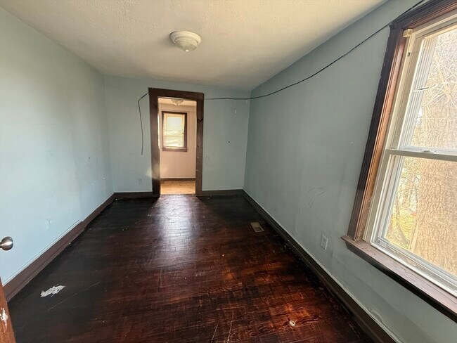 Building Photo - 182 E Main St