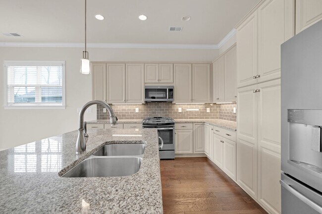 Building Photo - Light, bright, and move-in ready home in the highly sought-after Trilogy at Lake Norman community...