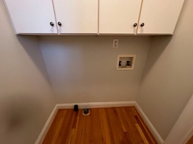 Building Photo - Stunning Townhome - Irving Park