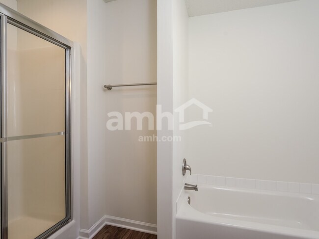 Building Photo - 5835 Regent Village Dr