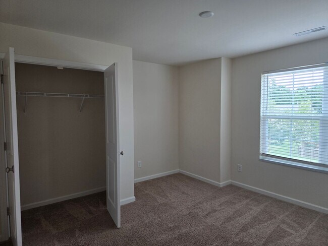 Building Photo - 76 Saddle Oaks Ln