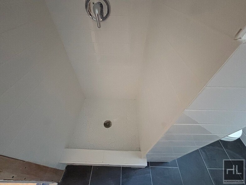 Building Photo - YORK AVENUE