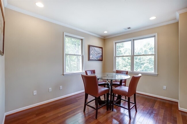 Building Photo - 350 Oswego Ct