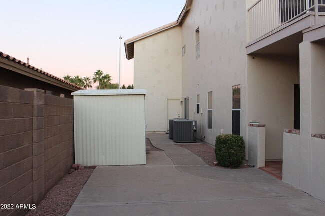 Building Photo - 402 N Rita Ln