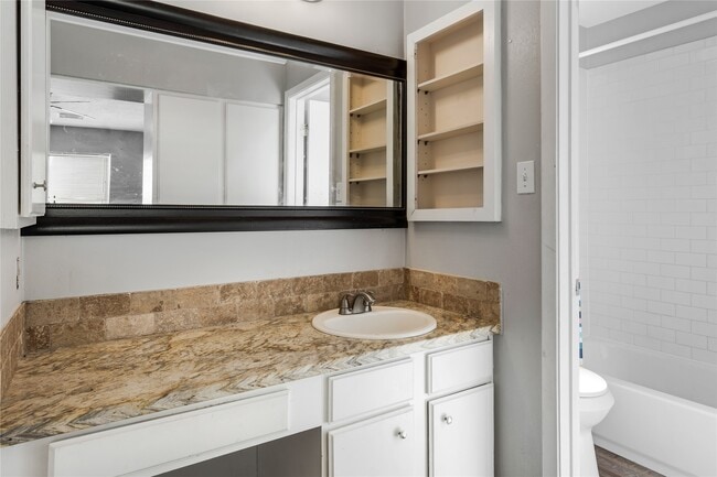 Building Photo - 16962 Glen Eagle Dr N