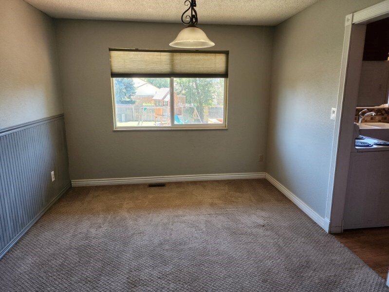 Building Photo - 5075 Manzana Dr
