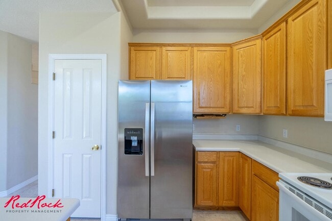Building Photo - Comfortable 3-bedroom Home. Small Dog Frie...
