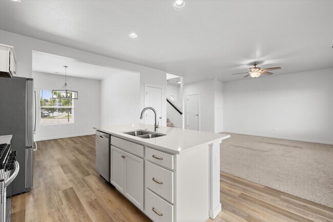 Building Photo - Eagle, ID – Spacious 3 Bedroom + Bonus Room