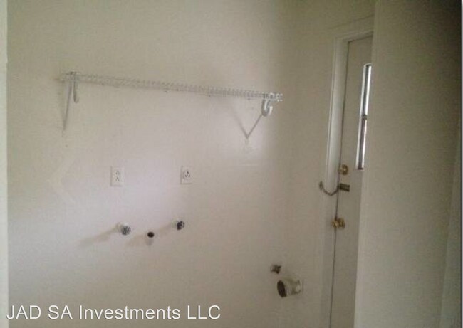 Building Photo - 3 br, 2 bath House - 5055 Binz Engleman