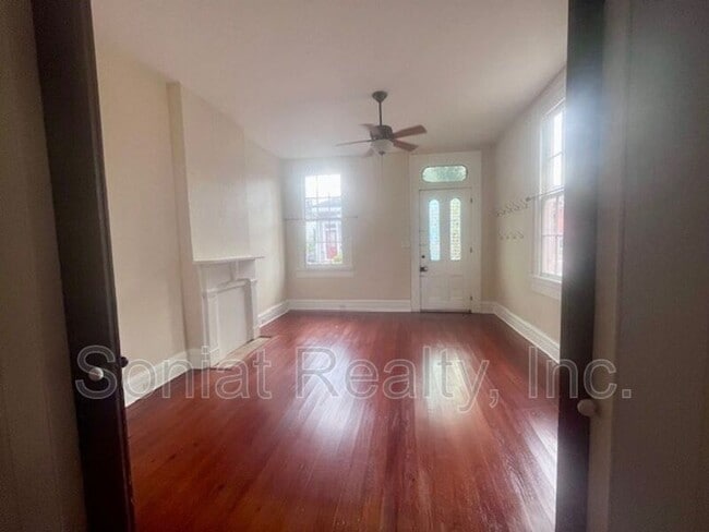 Building Photo - 2501 Burgundy St