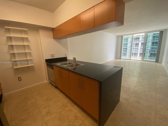 Building Photo - 1750 N Bayshore Dr