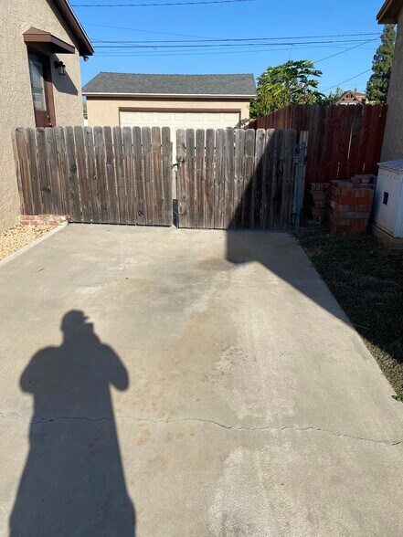 Building Photo - 4800 Gaviota Ave