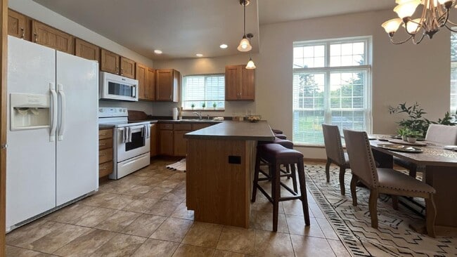 Building Photo - 1214 N 16th Ave