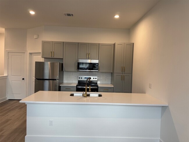 Building Photo - 3214 Frying Pan Place