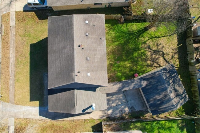 Building Photo - 2523 W Greens Rd