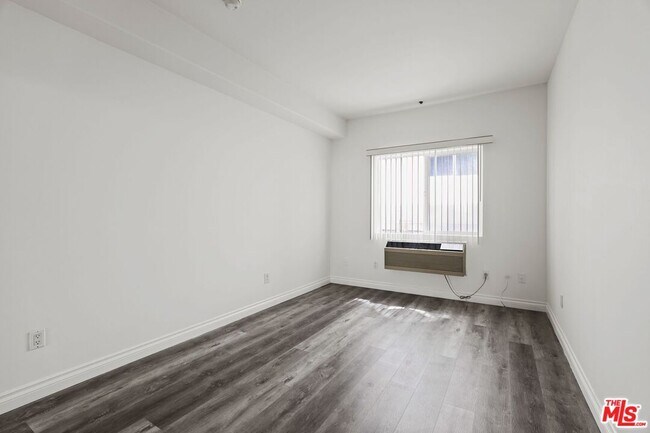Building Photo - 1605 Stoner Ave