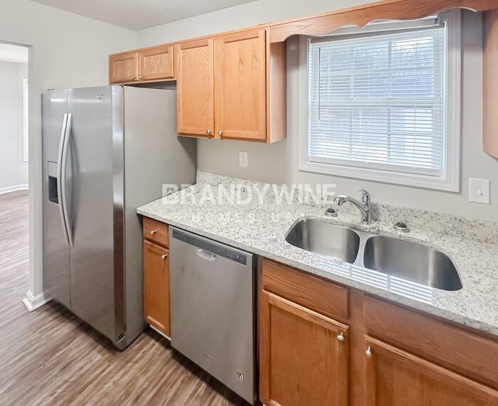 Building Photo - 700 Newport Dr