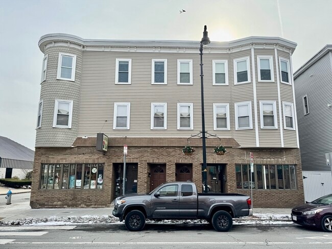 Building Photo - 720 Cambridge St