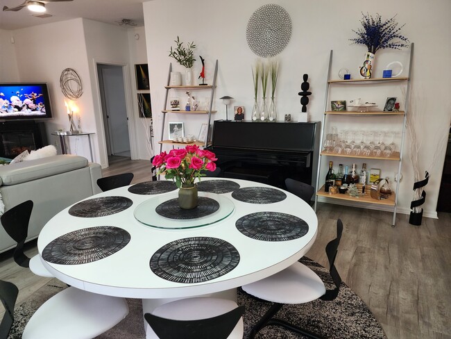 Building Photo - 1876 W Shanelle Path