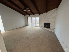 Building Photo - Close to Country Club *** Move-In Special ...