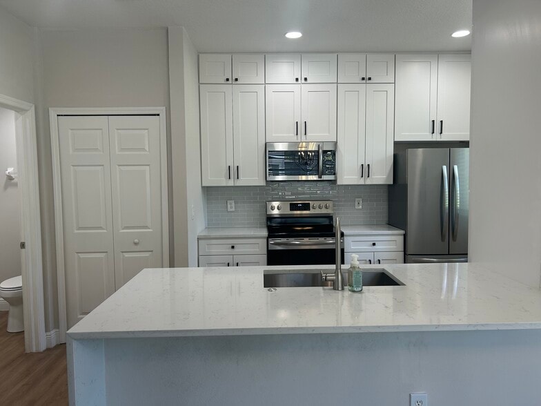Building Photo - 18138 Paradise Point Dr
