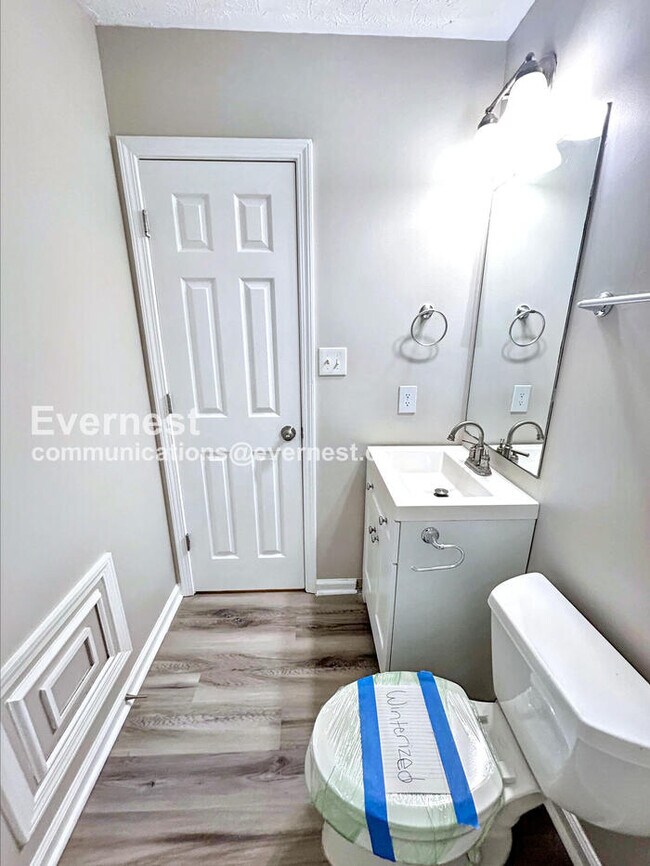 Building Photo - 320 Ashley Woods Dr