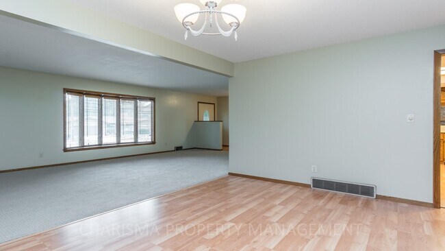 Building Photo - 1605 E 49th St