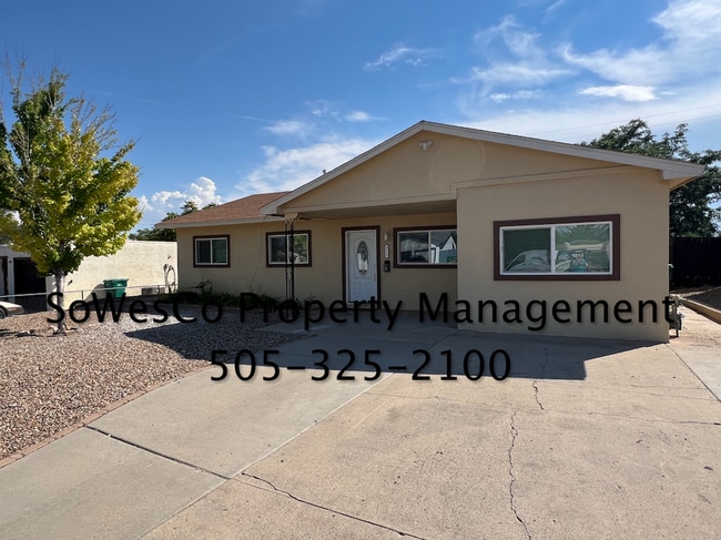 Primary Photo - Beautiful Remodeled 3 Bed 2 Bath Furnished...