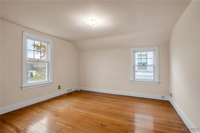 Building Photo - 21 Waverly Ave