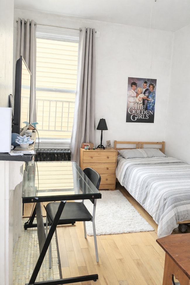 Building Photo - 5434 Howe St