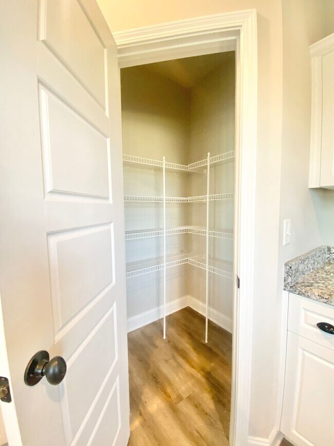 Building Photo - $1000 OFF 1st month rent!!!!Guyton Beauty!...