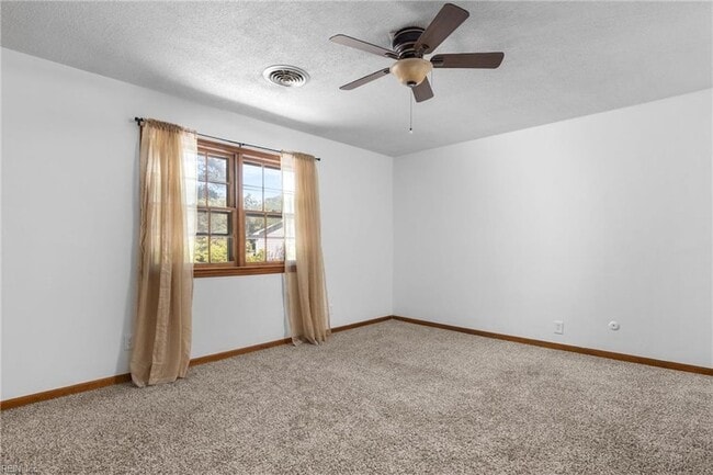 Building Photo - 703 Sir Walter Cir