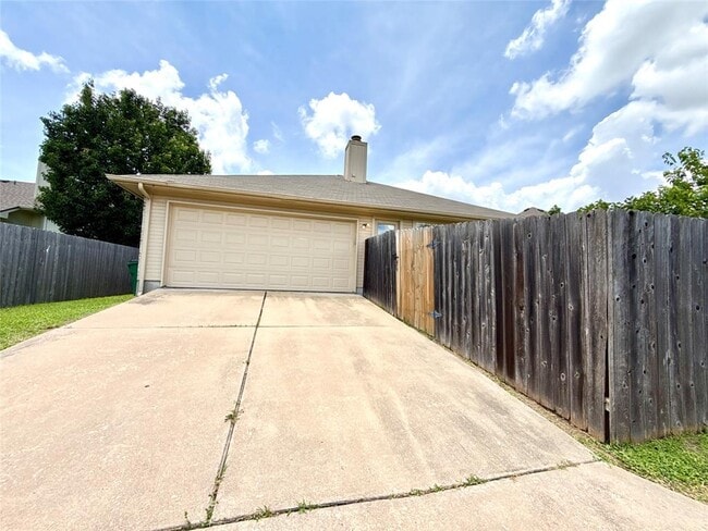 Building Photo - 17129 Bishopsgate Dr