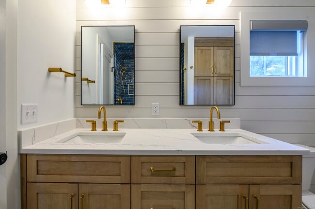 Building Photo - 2620 Main St