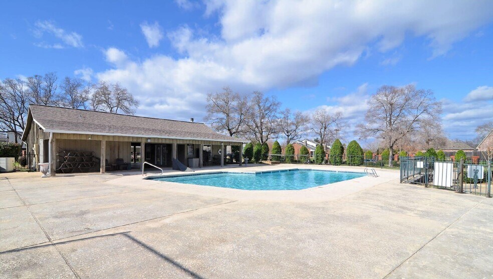 Building Photo - 3636 Greenacres Place Dr