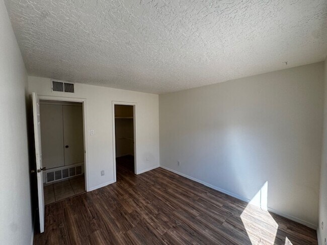 Building Photo - 12244 Menaul Blvd NE