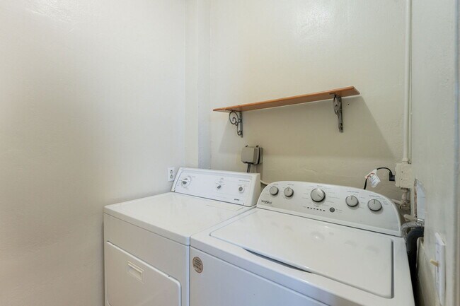 Building Photo - 241 S Cherry Ave