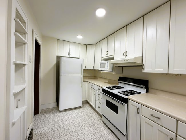 Building Photo - 708 N Porter Ave