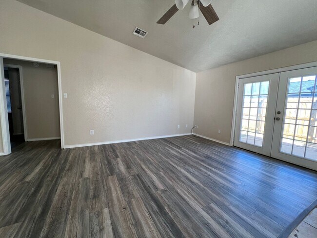 Building Photo - 3815 SW Hickory Ln