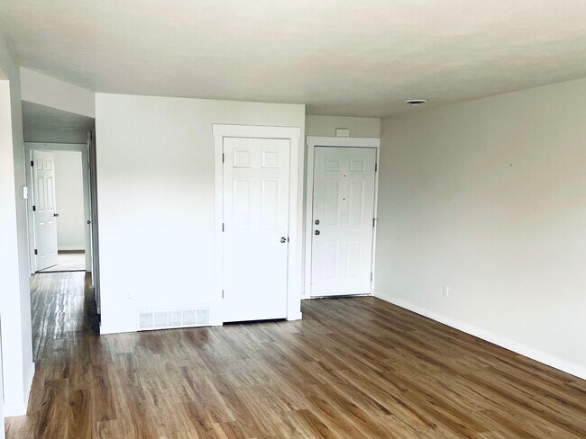 Building Photo - 8854 N Pamela St