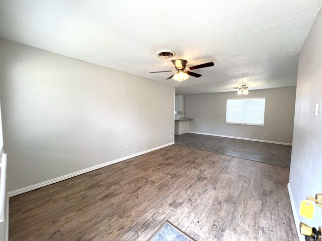 Building Photo - Move In Special 1/2 off 1st month rent ** ...