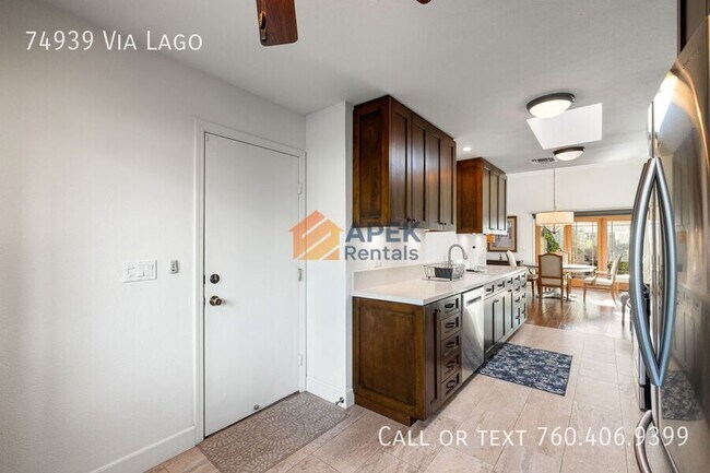 Building Photo - 74939 Vía Lago