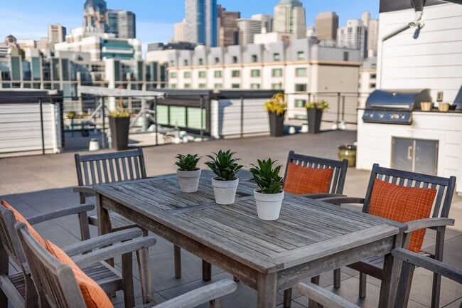 Building Photo - SoMA: Stylish 1 Bed Condo w/ Designer Finishes, Google Fiber, Bike Storage & Shared Roof Deck